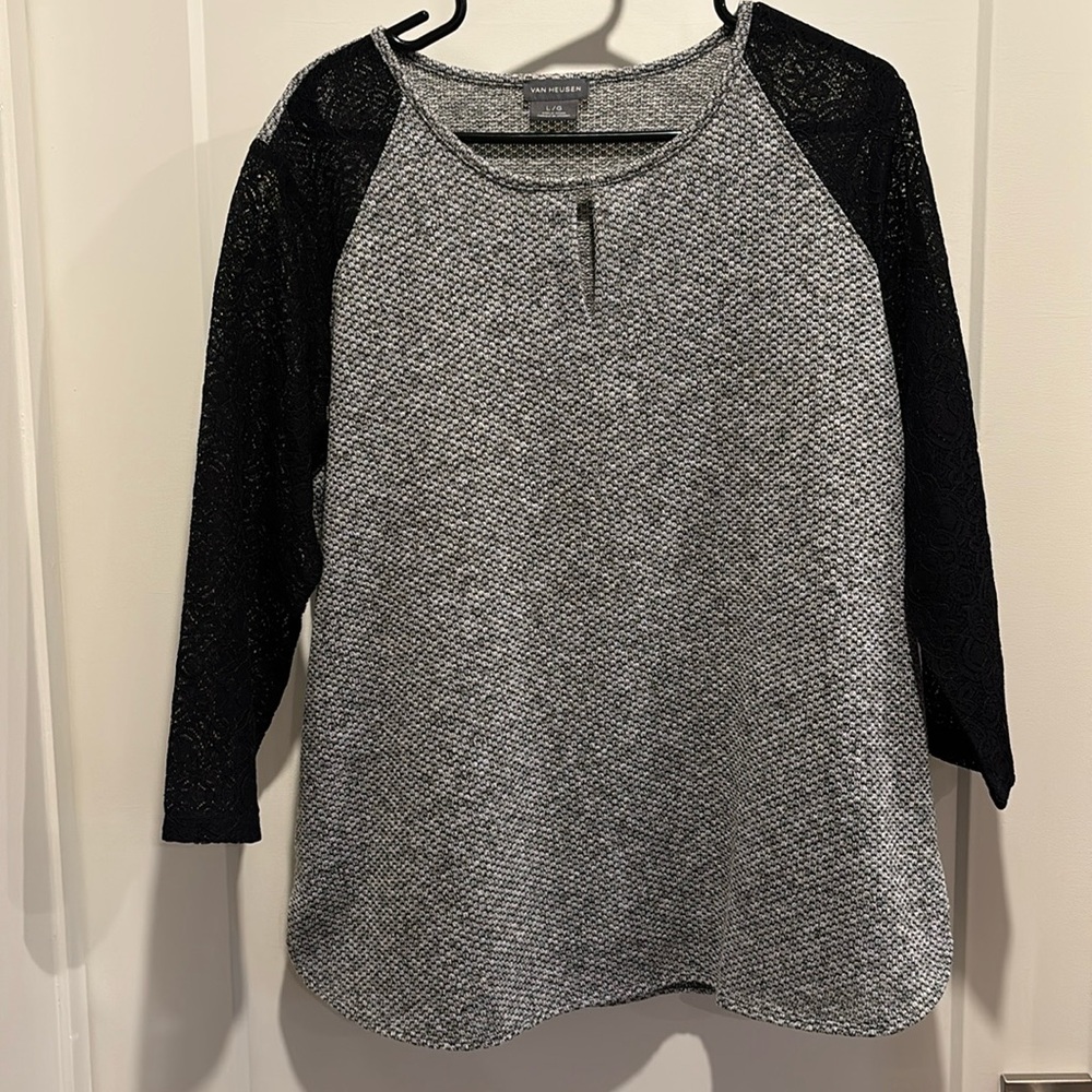 Van Heusen women’s SZ, LG 3/4 lace sleeve knit top with keyhole in black & gray,